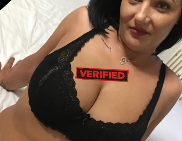 Brenda wank Prostitute Majd el Kurum